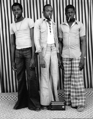 Les apprentis fumeurs, 1976 © Malick Sidibé
