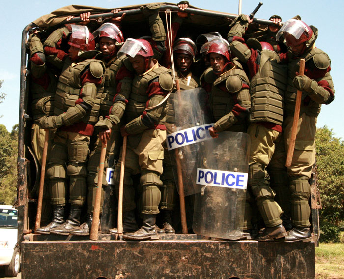 Anti-riot police : Anti-riot police brought in to control demonstrators during a funeral service for people killed in post-election violence in Ligi Ndogo, Nairobi, Kenya, January 2008. © Julius Mwelu
