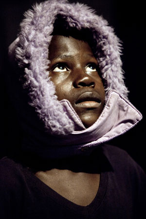 A child living in the street of Kinshasa © Gwenn Dubourthoumieu
