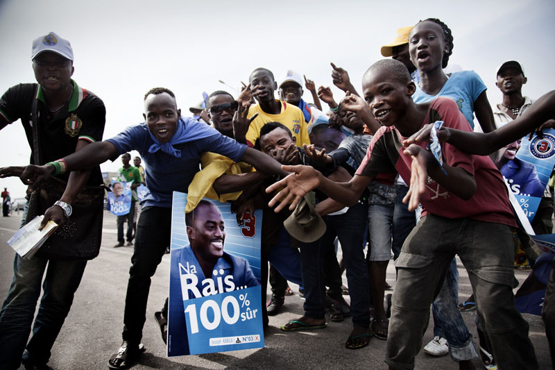 Poster portant la photo de leur candidat et slogan de sa campagne présidentielle 2012. © Joseph Moura