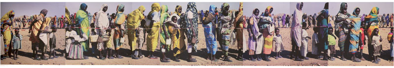 Distribution de rations alimentaires / Jour des Garçons / Camp de Mornei / Darfour Sud / Décembre 2004 © Claude Iverné / Elnour