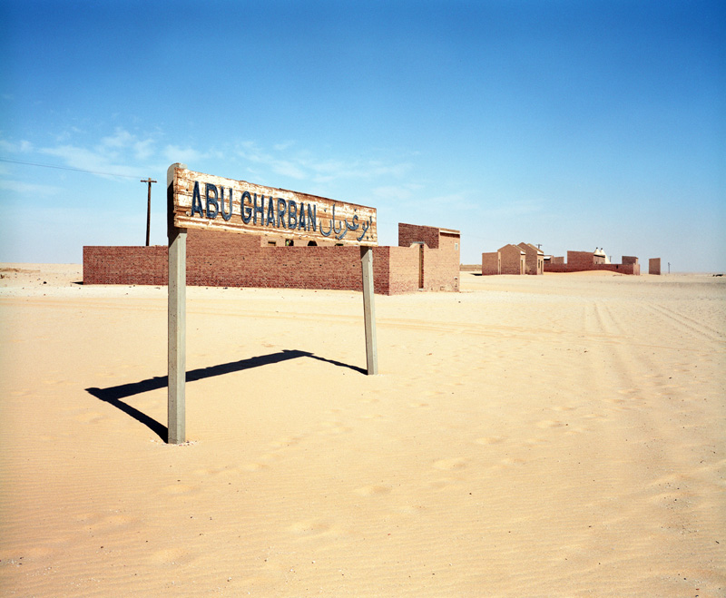 Gare d’Abu Gharban / Désert de Bayuda, au nord du Soudan, 2004 © Frédérique Cifuentes