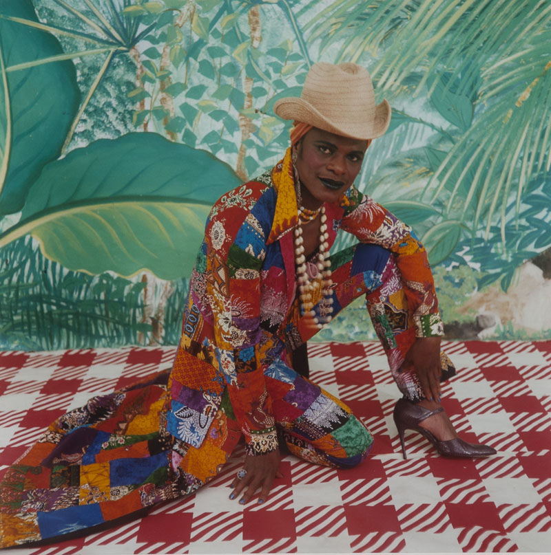 La Femme américaine libérée des années 70, Autoportrait Série TATI Photographie couleur, 1997, 120 x 120 cm © Samuel Fosso