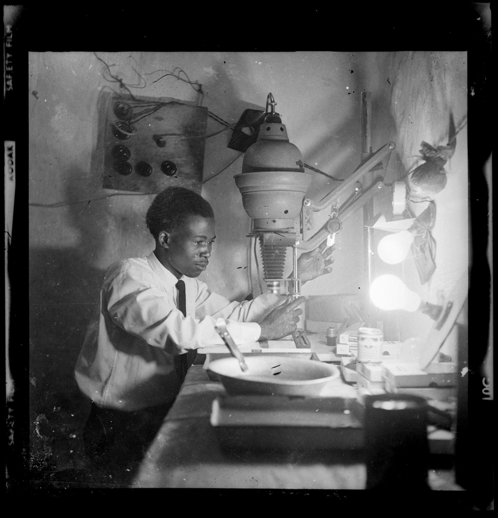 Le photographe, Deo Kyakulagira : collection Ebifananyi I.